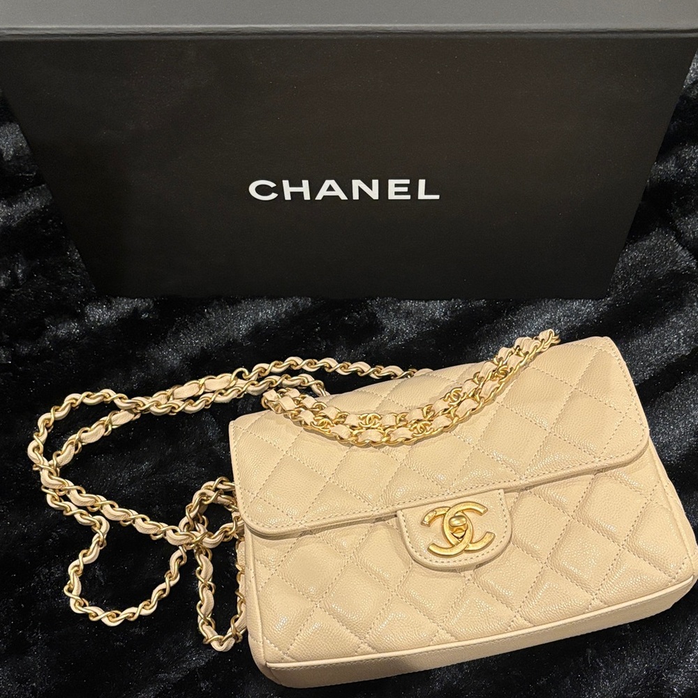 CHANEL 2025 BEIGE SMALL CC CHAIN FLAP BAG - Picture 6 of 11